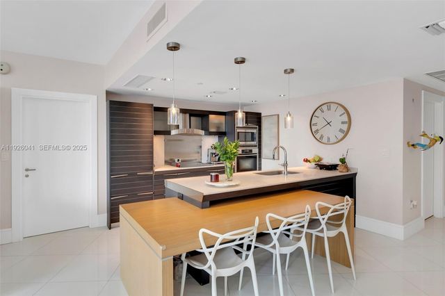 200 Biscayne Boulevard Way 3108, Miami, FL 33131