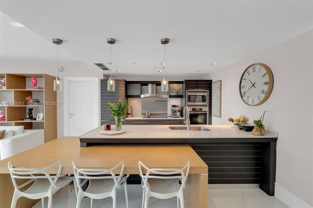 200 Biscayne Boulevard Way 3108, Miami, FL 33131