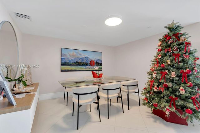 200 Biscayne Boulevard Way 3108, Miami, FL 33131