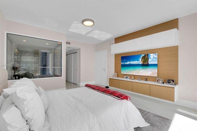 200 Biscayne Boulevard Way 3108, Miami, FL 33131