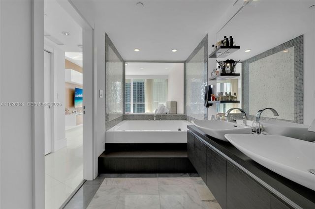 200 Biscayne Boulevard Way 3108, Miami, FL 33131