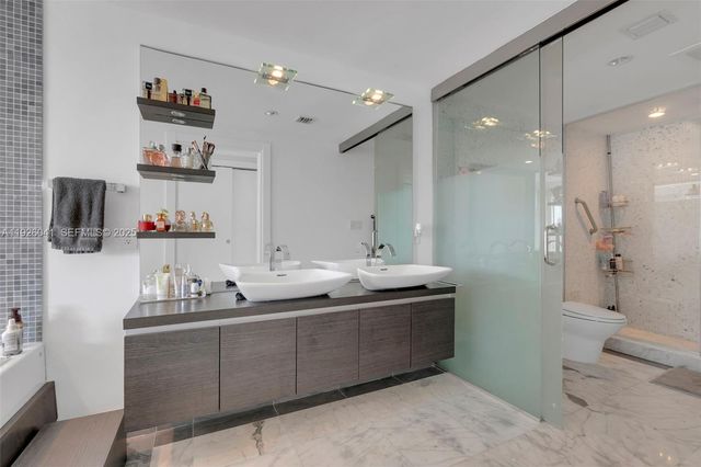 200 Biscayne Boulevard Way 3108, Miami, FL 33131