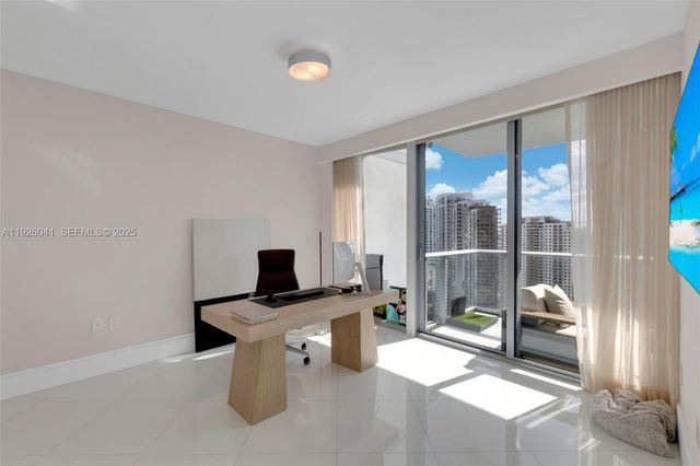 200 Biscayne Boulevard Way 3108, Miami, FL 33131