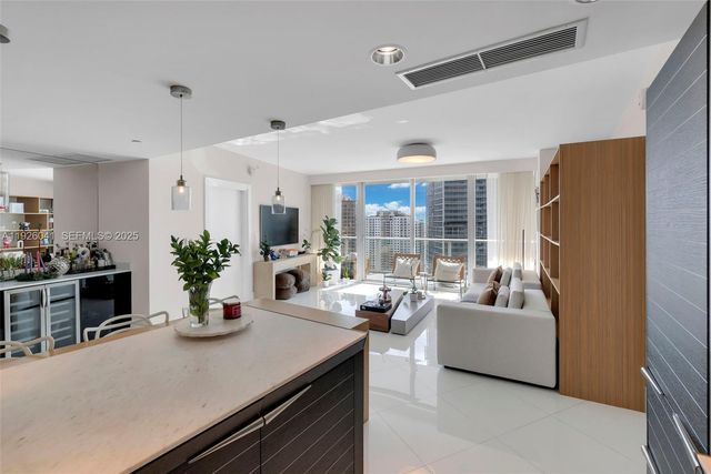 200 Biscayne Boulevard Way 3108, Miami, FL 33131