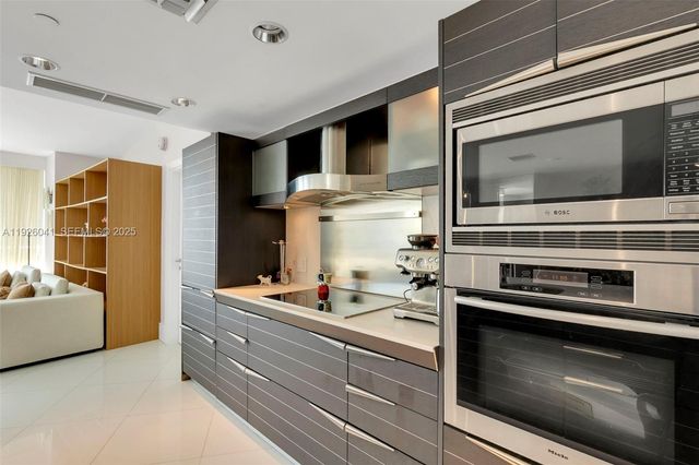 200 Biscayne Boulevard Way 3108, Miami, FL 33131