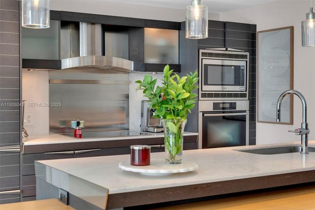 200 Biscayne Boulevard Way 3108, Miami, FL 33131