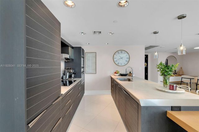 200 Biscayne Boulevard Way 3108, Miami, FL 33131