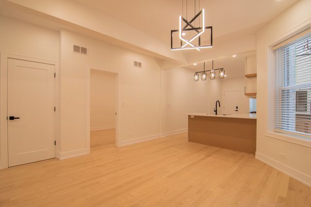 3720 N Racine Avenue 1, Chicago, IL 60613