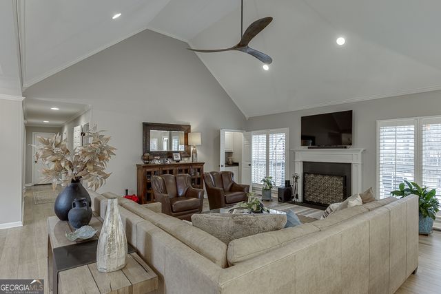 61 Hunters Way, Hoschton, GA 30548