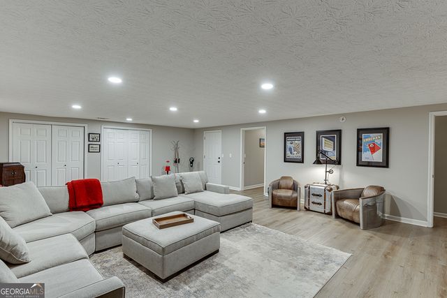 61 Hunters Way, Hoschton, GA 30548