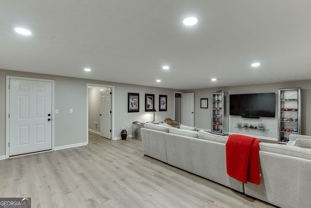61 Hunters Way, Hoschton, GA 30548