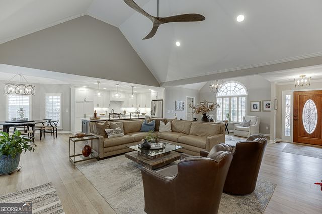 61 Hunters Way, Hoschton, GA 30548