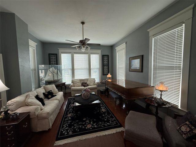 201 E Hayes Avenue, Whitney, TX 76692