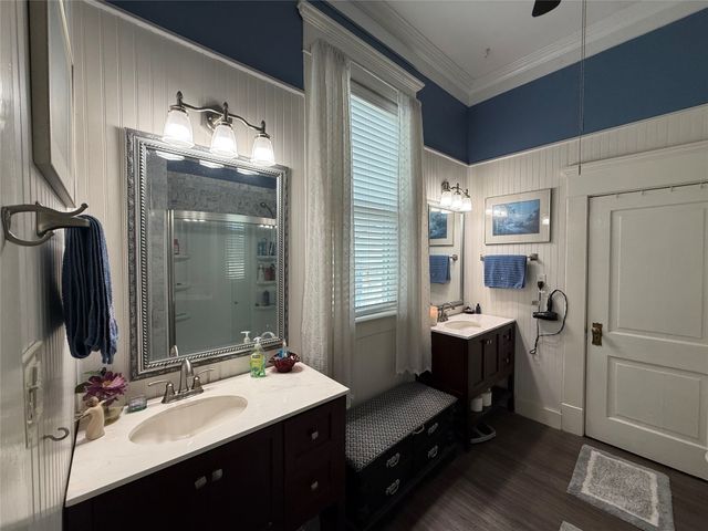 201 E Hayes Avenue, Whitney, TX 76692