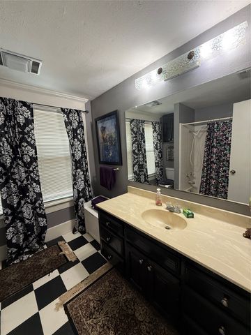 201 E Hayes Avenue, Whitney, TX 76692