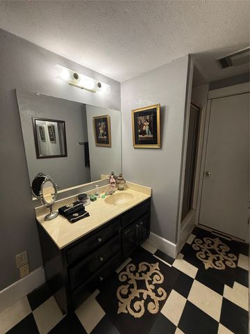 201 E Hayes Avenue, Whitney, TX 76692