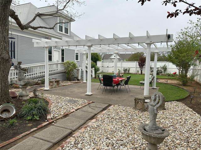 201 E Hayes Avenue, Whitney, TX 76692