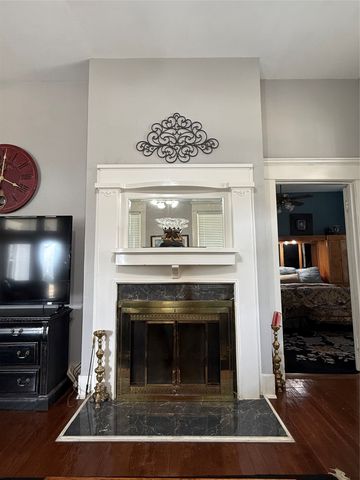 201 E Hayes Avenue, Whitney, TX 76692