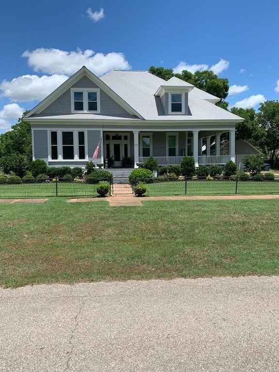 201 E Hayes Avenue, Whitney, TX 76692