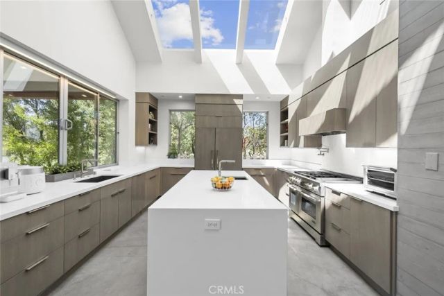 18177 Knoll Hill, Granada Hills, CA 91344