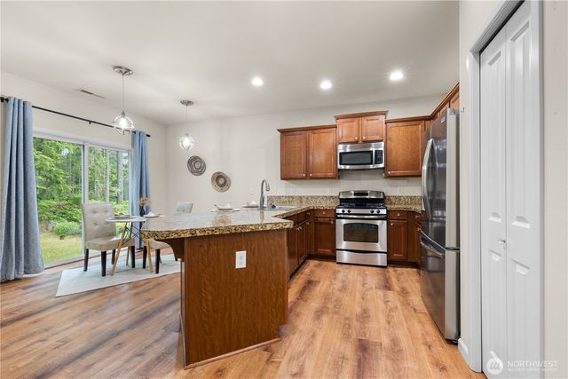 4882 SW Kenmore Court, Port Orchard, WA 98367