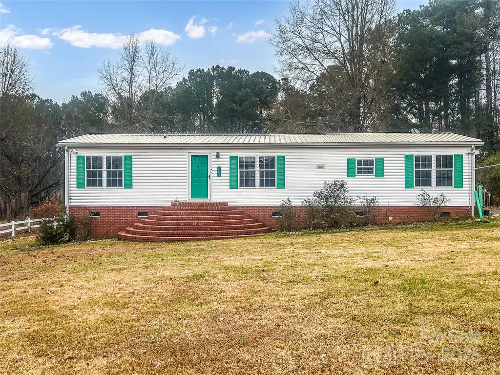 205 W Haywood Lane, Mount Gilead, NC 27306