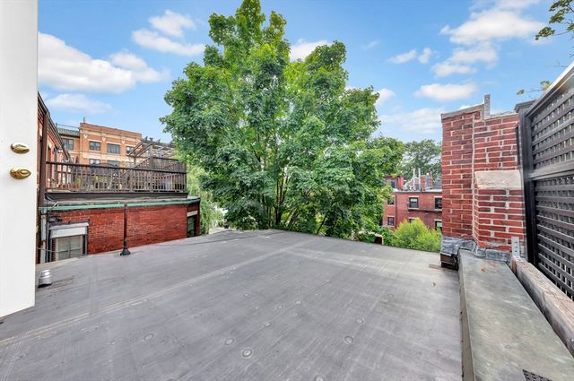 462 Park Drive, Boston, MA 02215