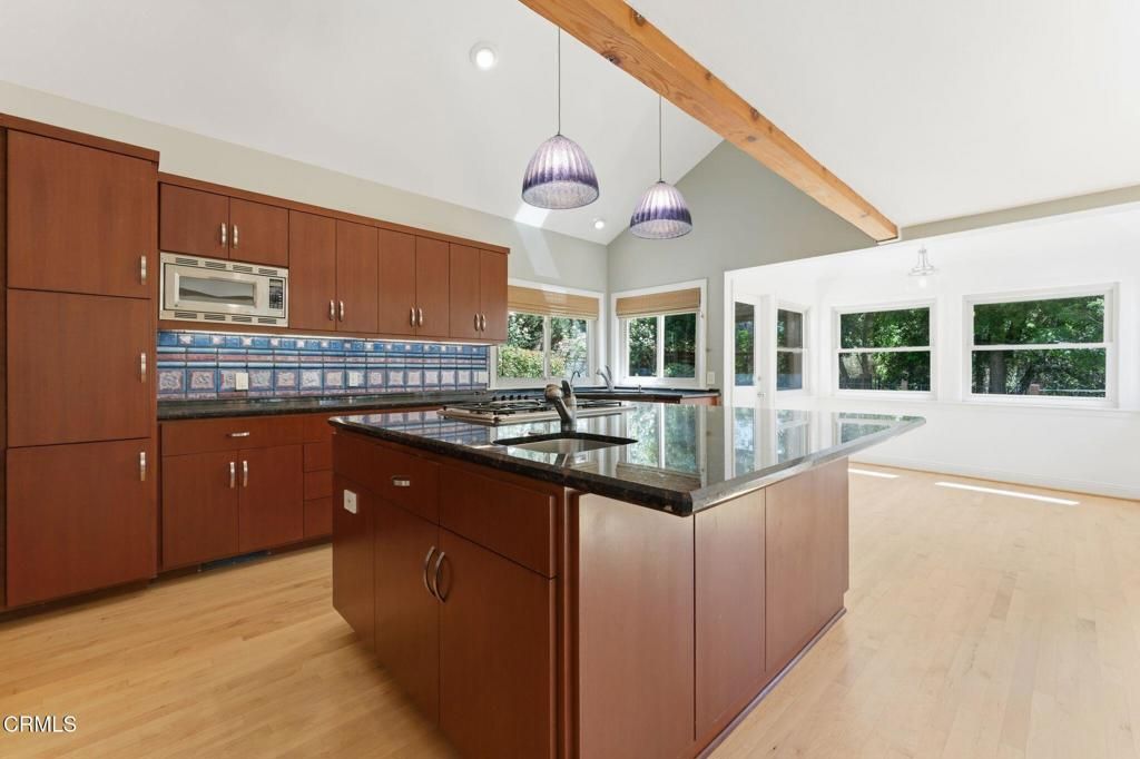 Image 17 of property listing at 405 Woodcliffe Road, Pasadena, CA 91105