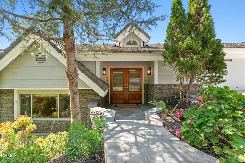Image 2 of property listing at 405 Woodcliffe Road, Pasadena, CA 91105