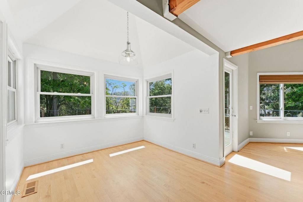 Image 21 of property listing at 405 Woodcliffe Road, Pasadena, CA 91105