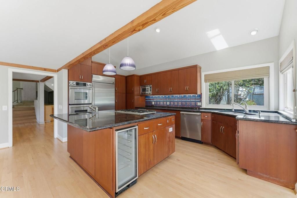 Image 22 of property listing at 405 Woodcliffe Road, Pasadena, CA 91105