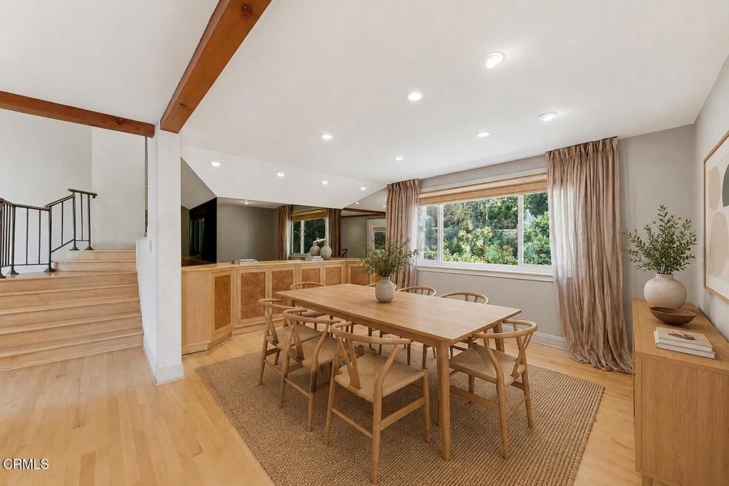 Image 24 of property listing at 405 Woodcliffe Road, Pasadena, CA 91105