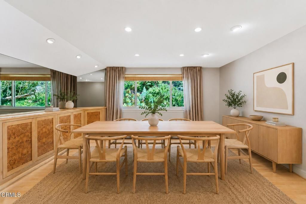 Image 26 of property listing at 405 Woodcliffe Road, Pasadena, CA 91105