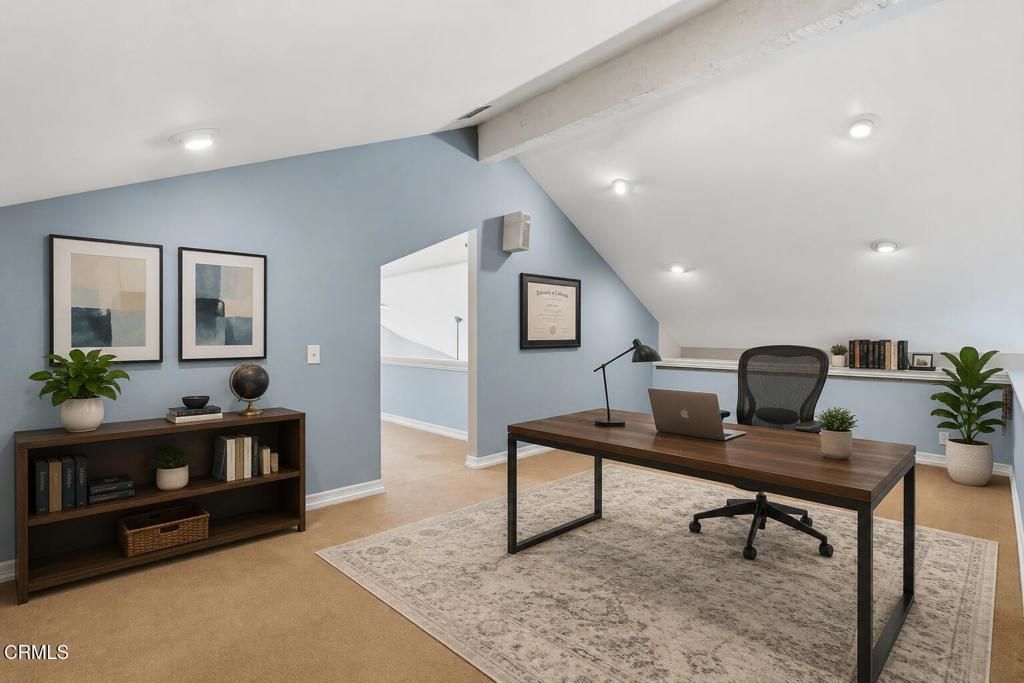 Image 33 of property listing at 405 Woodcliffe Road, Pasadena, CA 91105