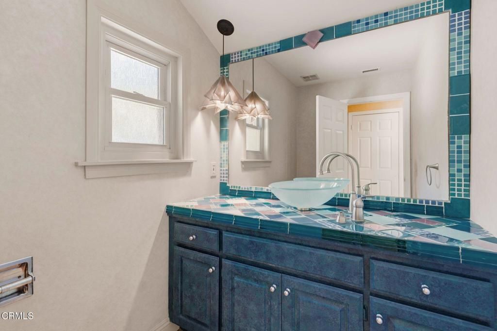 Image 35 of property listing at 405 Woodcliffe Road, Pasadena, CA 91105