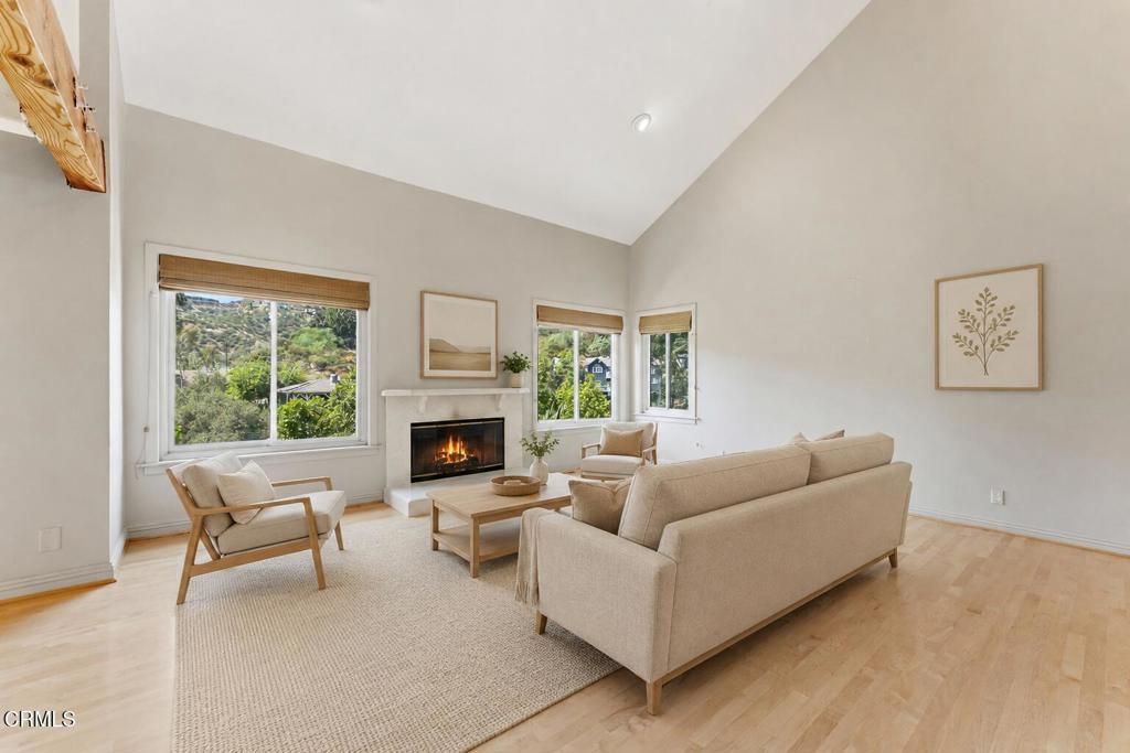 Image 4 of property listing at 405 Woodcliffe Road, Pasadena, CA 91105