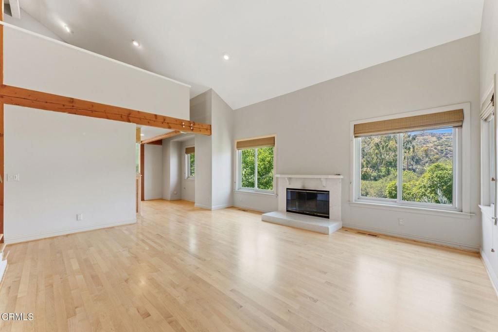 Image 5 of property listing at 405 Woodcliffe Road, Pasadena, CA 91105