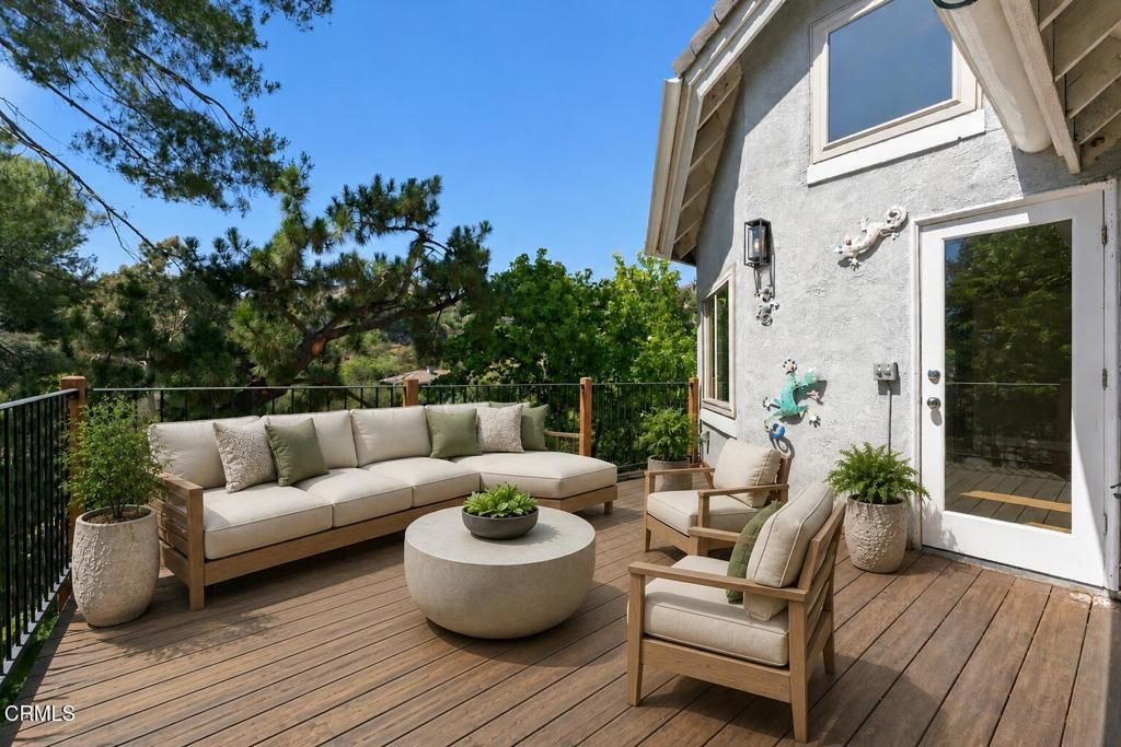 Image 52 of property listing at 405 Woodcliffe Road, Pasadena, CA 91105