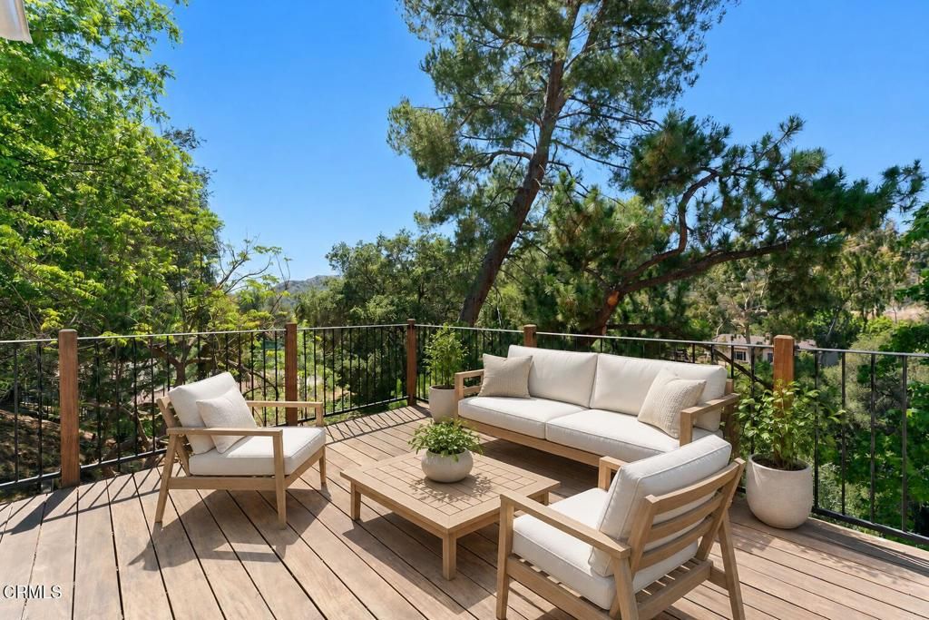 Image 53 of property listing at 405 Woodcliffe Road, Pasadena, CA 91105