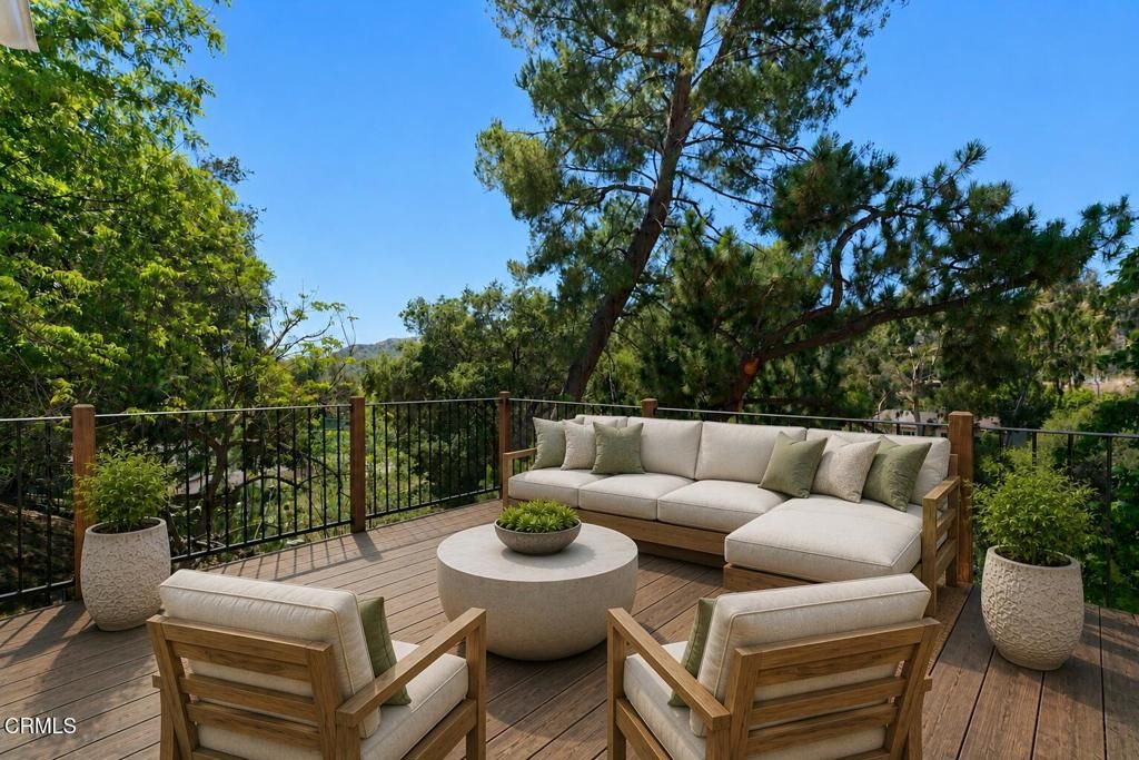 Image 55 of property listing at 405 Woodcliffe Road, Pasadena, CA 91105