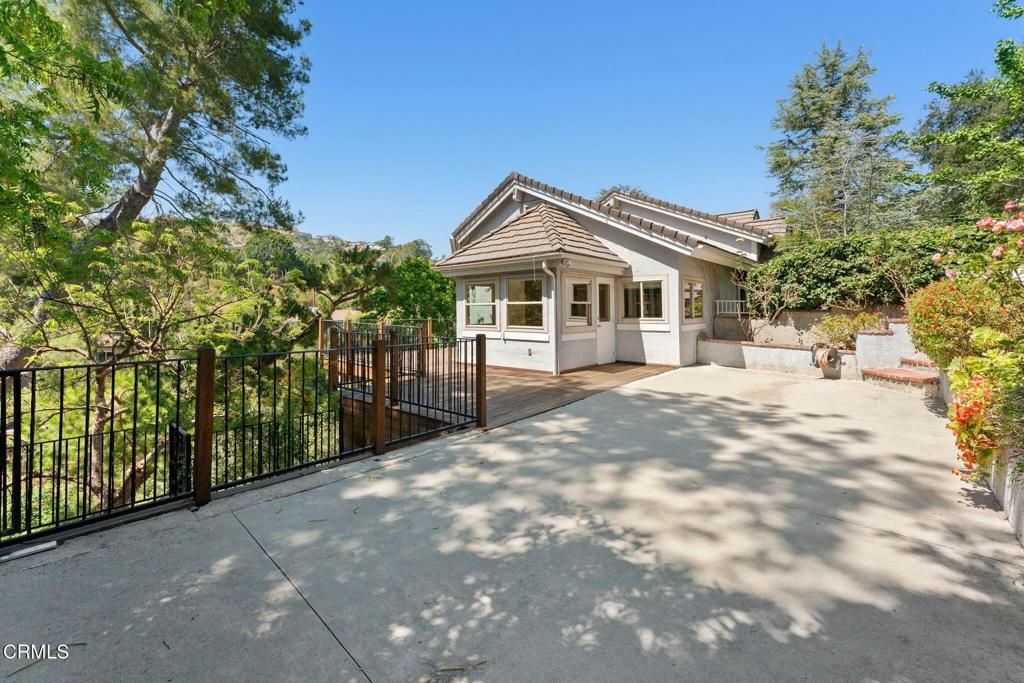 Image 56 of property listing at 405 Woodcliffe Road, Pasadena, CA 91105