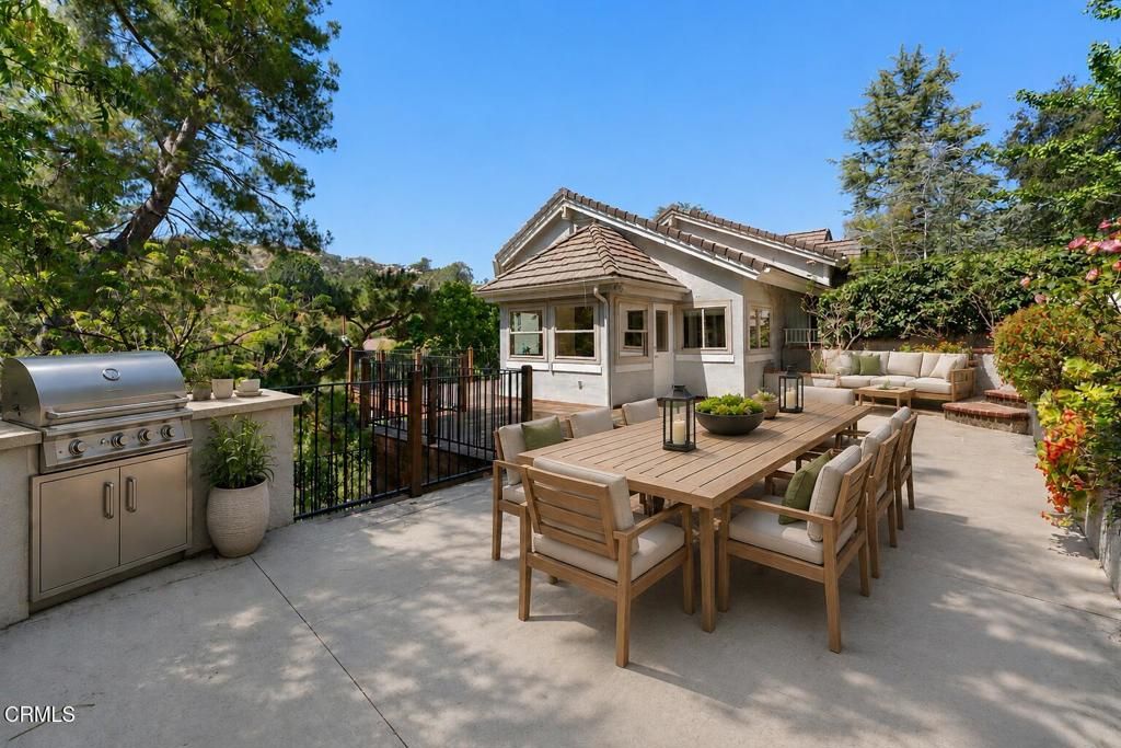 Image 57 of property listing at 405 Woodcliffe Road, Pasadena, CA 91105