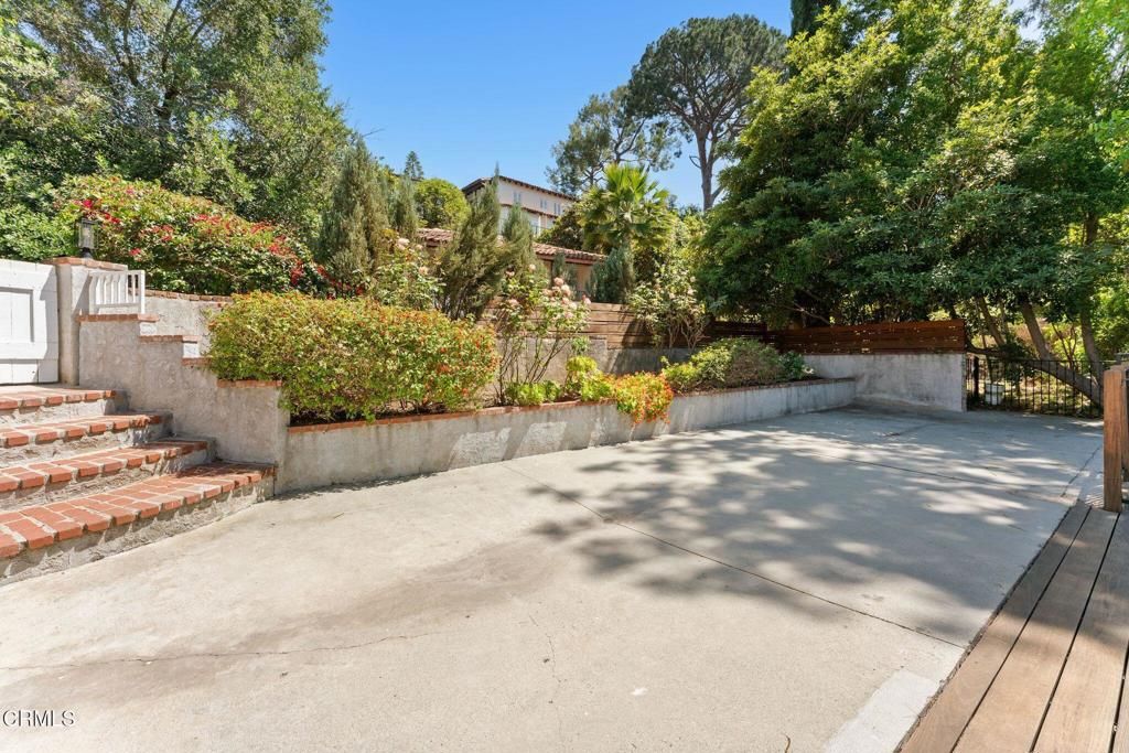 Image 58 of property listing at 405 Woodcliffe Road, Pasadena, CA 91105