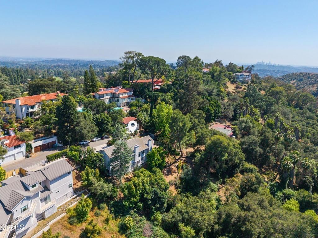 Image 63 of property listing at 405 Woodcliffe Road, Pasadena, CA 91105