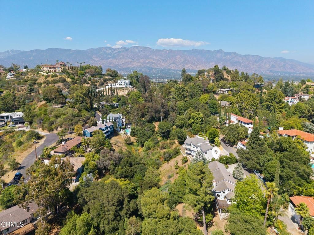 Image 65 of property listing at 405 Woodcliffe Road, Pasadena, CA 91105