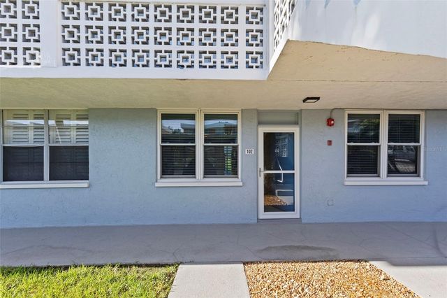 4895 BAY STREET NE 102, St Petersburg, FL 33703