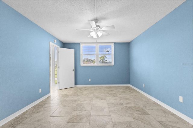 4895 BAY STREET NE 102, St Petersburg, FL 33703