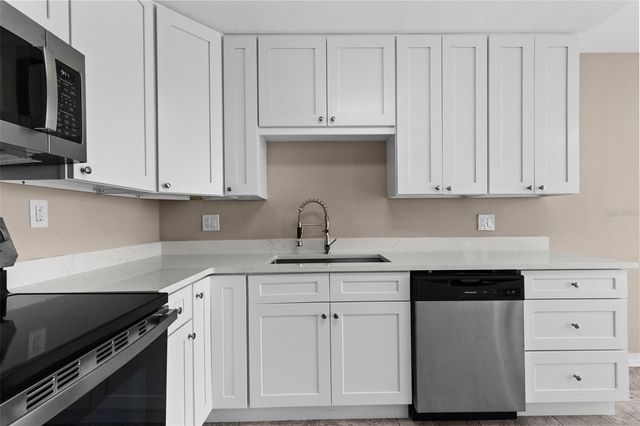 4895 BAY STREET NE 102, St Petersburg, FL 33703