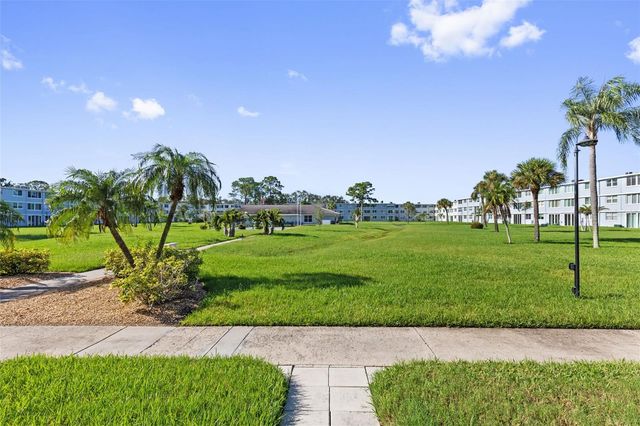 4895 BAY STREET NE 102, St Petersburg, FL 33703
