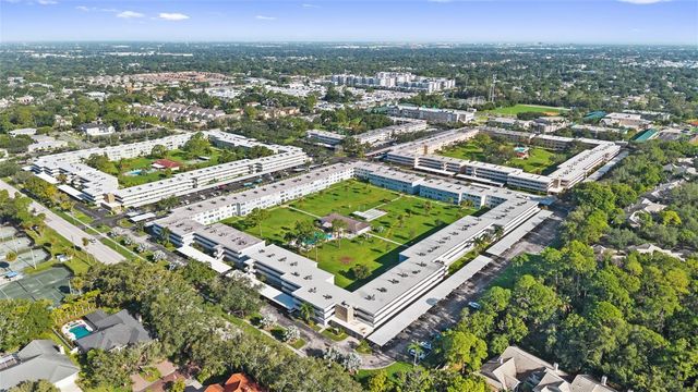 4895 BAY STREET NE 102, St Petersburg, FL 33703